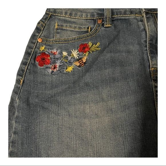 Highline Floral Embroidered Mini Jean‎ Denim Skirt - Picture 4 of 6